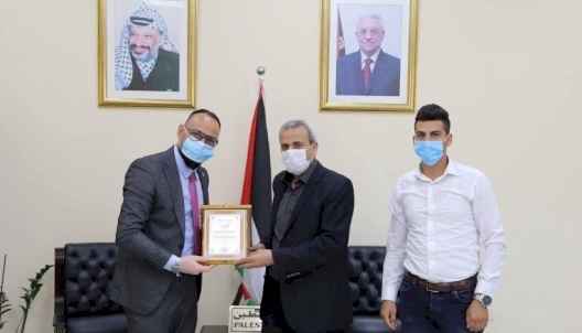 Vitas Palestine honors the Governor of Qalqilya  province 
